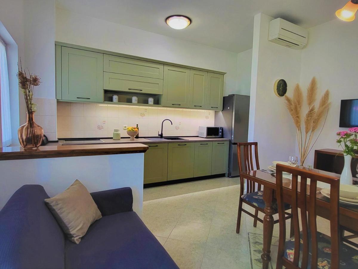 Cozy Apartment Mandula Vrsar Exterior foto