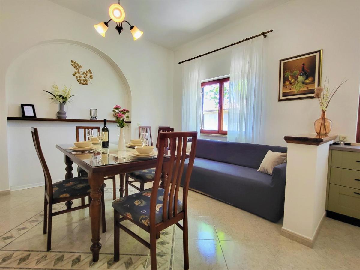 Cozy Apartment Mandula Vrsar Exterior foto