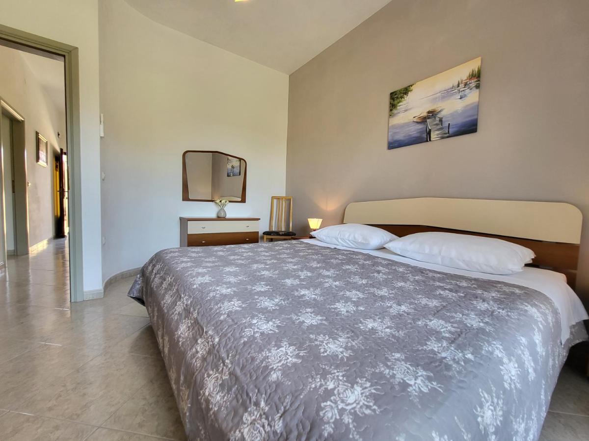 Cozy Apartment Mandula Vrsar Exterior foto