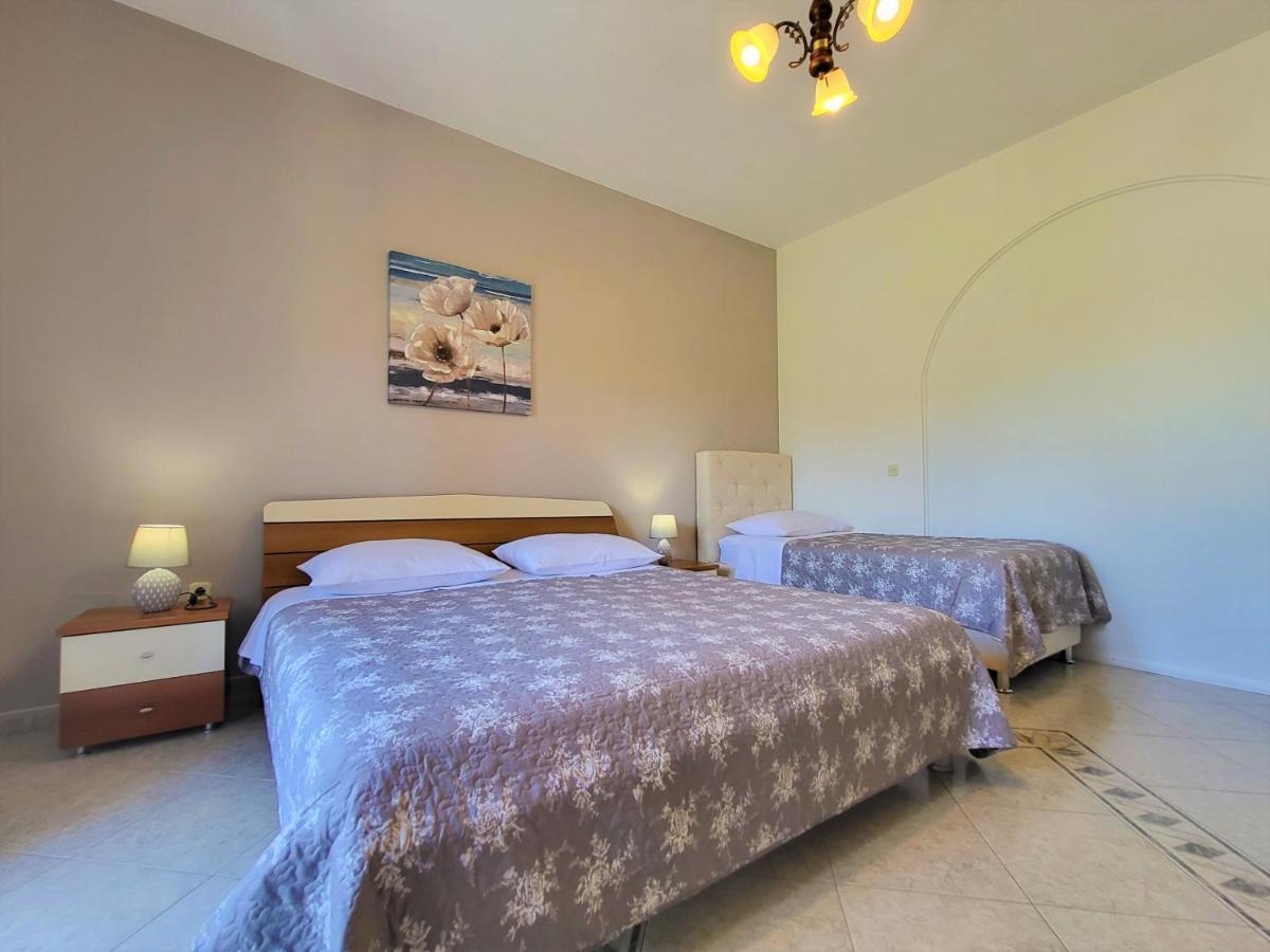Cozy Apartment Mandula Vrsar Exterior foto