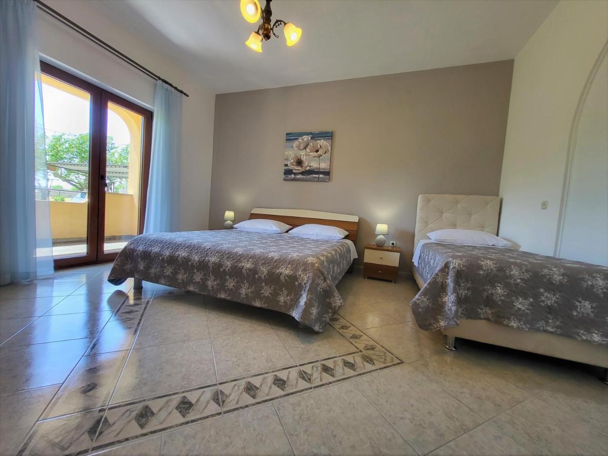 Cozy Apartment Mandula Vrsar Exterior foto