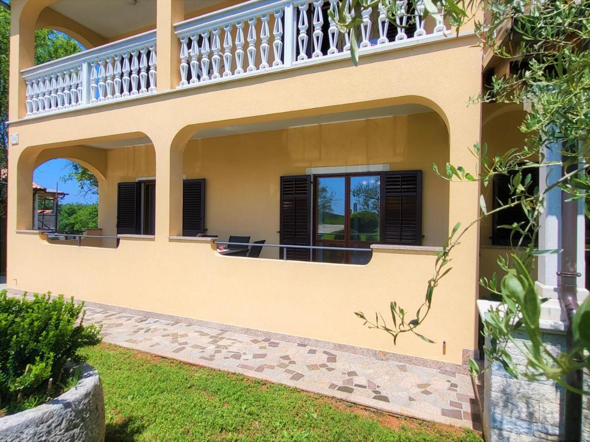 Cozy Apartment Mandula Vrsar Exterior foto